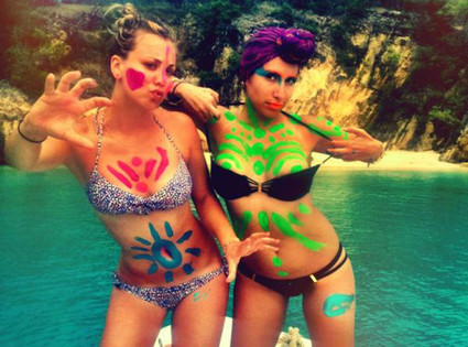 Kaely Cuoco, Twit Pic Kaely Cuoco, Twit Pic
